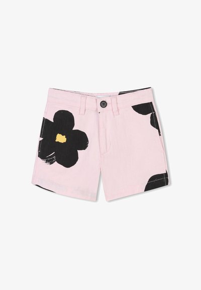Lyserøde shorts lavet af bomuld med et stort sort blomstermønster og en lille gul detalje. Har en enkelt knaplukning og forlommer.