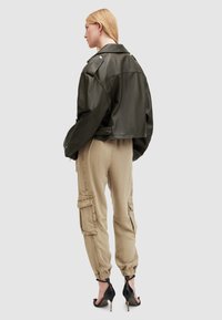 AllSaints FRIEDA  - Cargobyxor - washed olive green