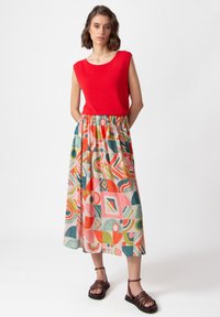 Ivko PRINTED MIDI - Jupe trapèze - coral