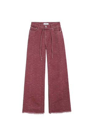 Pantalones de pierna ancha hechos de una tela texturizada en un tono rojizo con un sutil patrón en zigzag. Presentan una cintura con cordón y un dobladillo deshilachado.