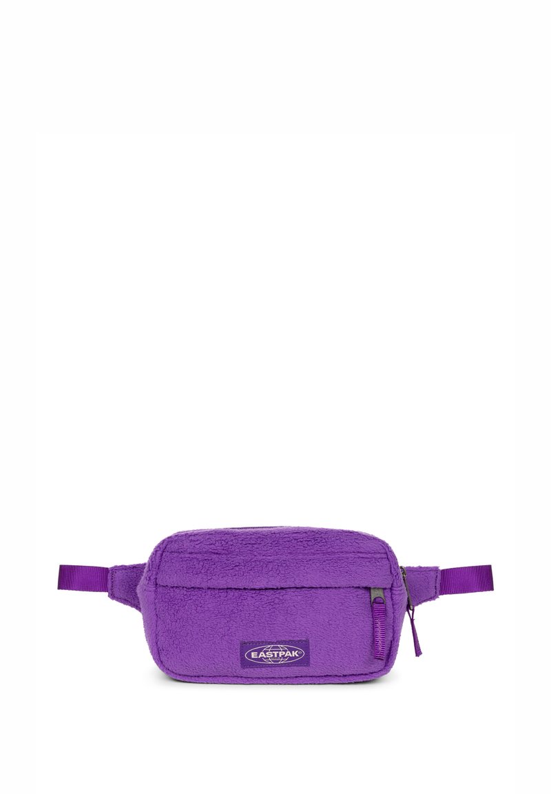 Paars fleece heuptasje met een hoofdvak met ritssluiting en een voorvak, voorzien van een verstelbare band en een logopatch.