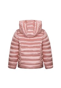Gepolsterte rosa Jacke mit Kapuze, horizontalem Steppmuster und glänzender Textur. Die Rückansicht zeigt gerippte Akzente entlang der Nähte.