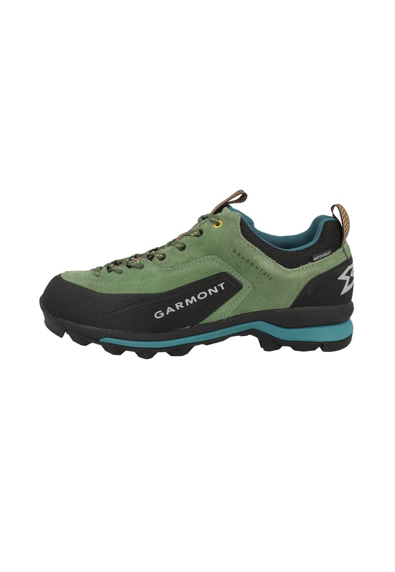 Scarpa da trekking verde in suede con suola in gomma nera, dotata di intersuola turchese, punta rinforzata e lacci marroni. Design impermeabile.