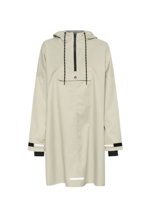 Imperméable beige clair avec capuche, cordons de serrage réglables noirs, fermeture éclair à l'avant, poche à rabat à boutons sur la poitrine, et poignets réglables avec des détails réfléchissants.