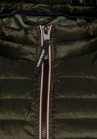 Jack & Jones JJEHERO PUFFER COLLAR - Chaqueta de entretiempo - olive