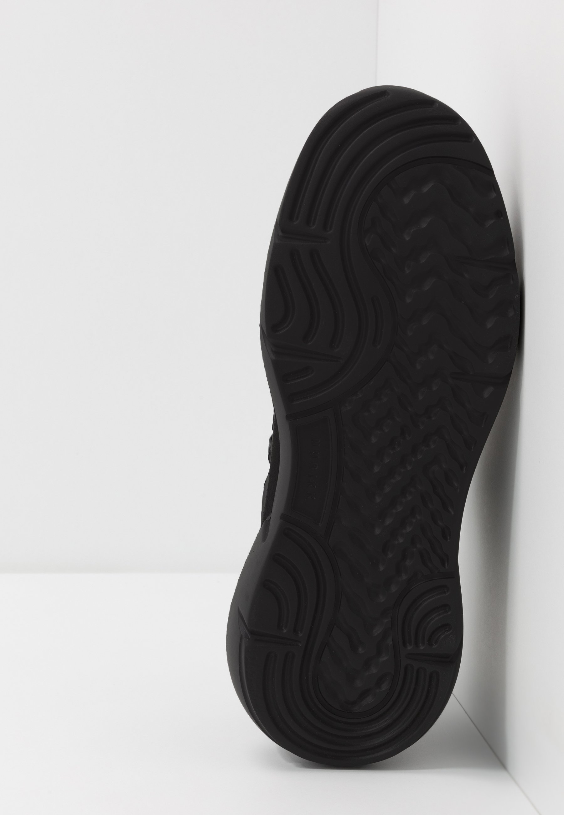 NUBIKK® Elven Royal Sand | Black Sneakers | Official webshop