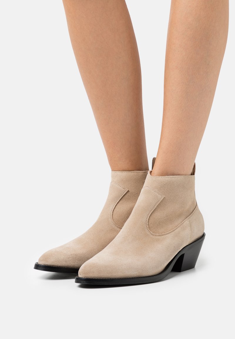 YAS YASALVA BOOTS - Bota de tornozelo estilo cowboy/motociclista - sesame