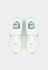 Nike Performance STRUCTURE 26 - Tenisice za cestovno trčanje - white/black/barely green/mint foam/cannon