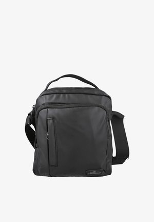 Bolso de hombro de tela negra con asa superior, correa ajustable, compartimento principal con cremallera, bolsillo frontal y detalles de superficie texturizada.