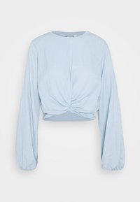 Ljusblå långärmad croptop med rund halsringning och knutdetalj fram, tillverkad av textil med struktur.