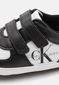 Calvin Klein Jeans JEAN UNISEX - Botoșei - black/white