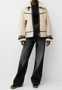 Bershka Winterjacke - white