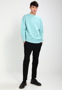 Urban Classics CREWNECK - Športni pulover - babyblue