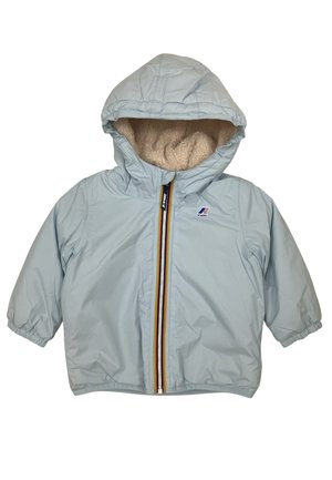 Giacca per bambino di colore azzurro chiaro con cappuccio, foderata in pile, con polsini elastici e chiusura frontale a zip, decorata con profili color arcobaleno e un piccolo logo sul petto.