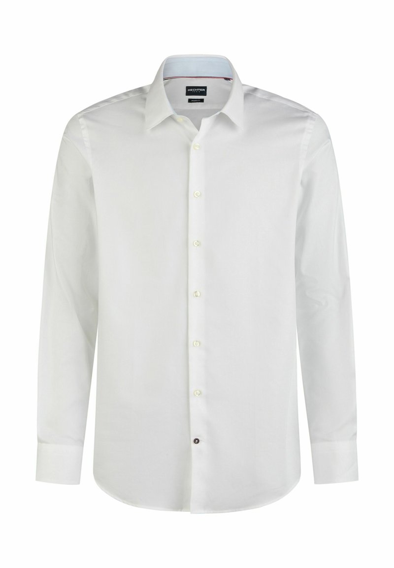 Witte lange mouwen shirt met een klassieke kraag, knoopsluiting aan de voorkant en een kleine donkere knoopaccent aan de onderkant. Soepele katoenstof.