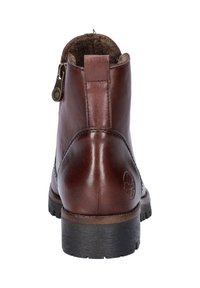 Bruine leren enkellaarzen met een gestructureerd oppervlak, ronde neus en ritsdetails aan de zijkant. Stevige rubberen zool met een lichte hak.