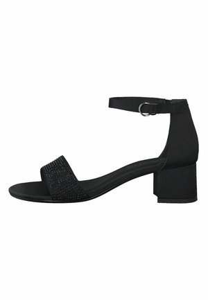 Sort sandal med en bred rem prydet med spredte rhinsten. Ankelrem med en sølv spænde. Blokhælsdesign for stabilitet.