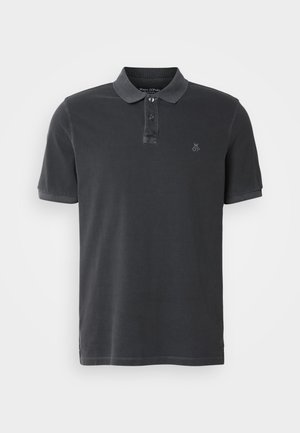 Mørkegrå polo skjorte laget av bomull, med knappeskrage, korte ermer og en brodert logo på venstre bryst.