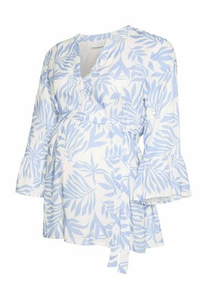 Graviditetsomslagstopp i vitt tyg med blå bladmönster, långa trumpetärmar, v-ringning, knappdetaljer och justerbart knytbälte.