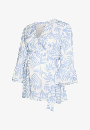 Top avvolgente per maternità in tessuto bianco con motivo a foglie blu, maniche lunghe a campana, scollatura a v, dettagli con bottoni e cintura regolabile.