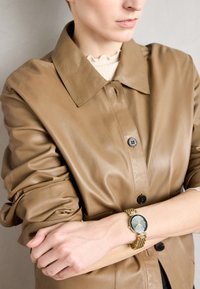 Selected, gold-coloured/black