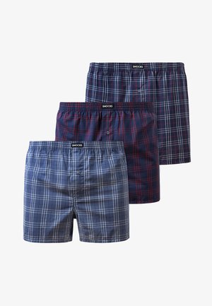 Zestaw trzech bokserów w kratę w kolorze granatowym, ciemnoczerwonym i jasnoniebieskim, wykonanych z bawełny, z elastycznymi pasami i guzikami.