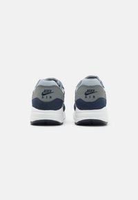Nike Sportswear AIR MAX 1 UNISEX - Sporta apavi - smoke grey/racer blue/wolf grey/obsidian