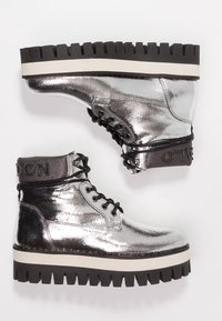 Buffalo London Botines con plataforma - silver-coloured