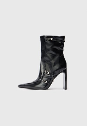Enkellaarsjes met hoge hak - black