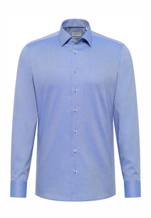 Chemise habillée bleue à manches longues pour homme, avec col large, boutonnée à l'avant, et motif texturé subtil.