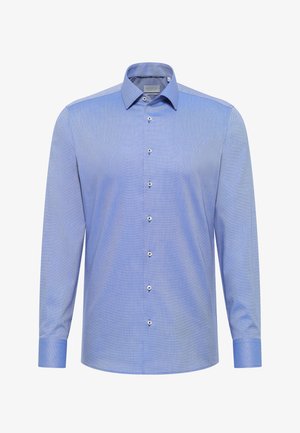 Blå herreskjorte med lange ærmer, spredt krave, knaplukning foran og diskret teksturmønster.