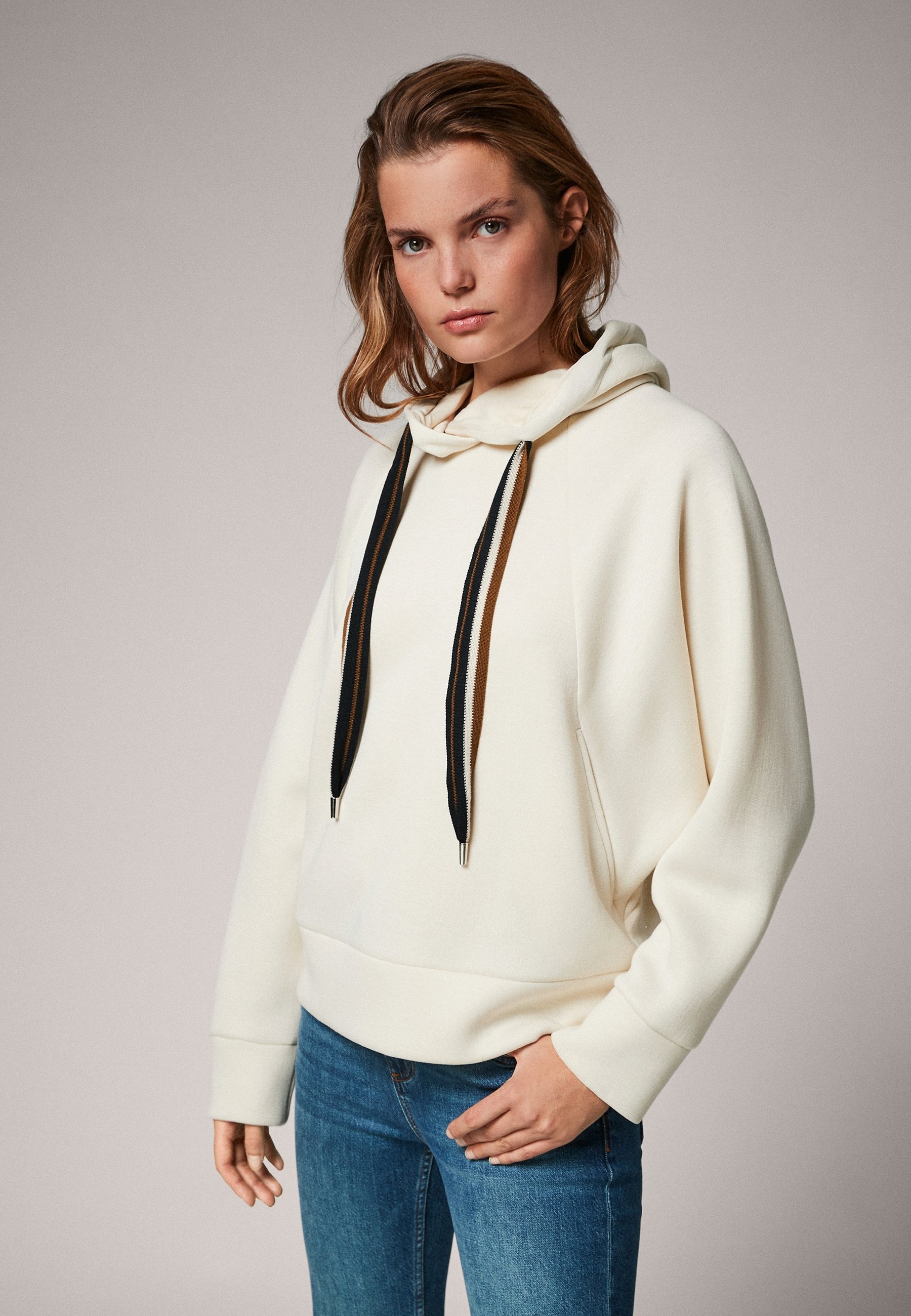 comma hoody