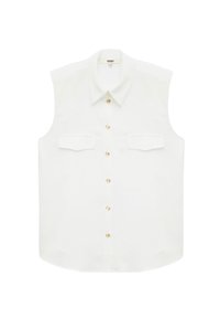 Blouse blanche sans manches avec un col pointu, boutons dorés sur le devant et deux poches poitrine. Texture de tissu lisse, ourlet légèrement arrondi.