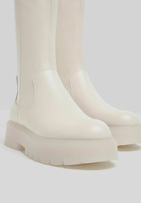 Bershka Botas con plataforma - off-white