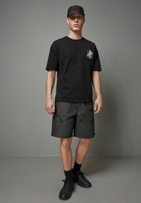Next UTILITY - REGULAR FIT - Kratke hlače - khaki green