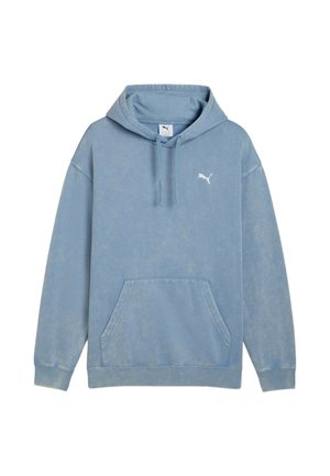 Sudadera con capucha de color azul claro, con bolsillo frontal, capucha con cordón y pequeño logotipo de Puma en blanco en el lado izquierdo del pecho.