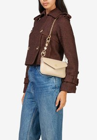 Miriade Clutch - beige