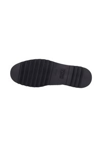 Suela de zapato de goma negra con estrías horizontales para tracción y una sección de punta circular. Nombre de la marca grabado en la zona del arco.