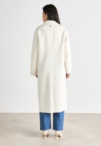 Marc Cain Manteau classique - bright ecru