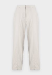 Pantalone boje kreme sa ravnim nogavicama, s detaljima pregiba sprijeda, dva bočna džepa i pojasom srednje visine.