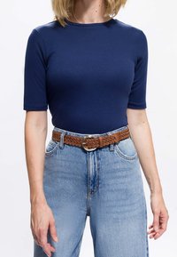 Tamaris 30 MM  MIT SCHLIESSE IN HELLEM   - Flechtgürtel - baileys