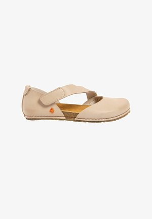 Chaussure plate beige pour femme avec bride velcro réglable, semelle en liège et petit logo fleur orange sur le côté.