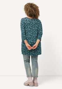 Ulla Popken FLORAL PRINT 3/4 SLEEVE A-LINE - Pitkähihainen paita - ink blue