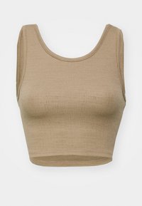 Débardeur court beige avec une texture lisse, décolleté arrondi et larges bretelles. Présente un léger côtelé horizontal.