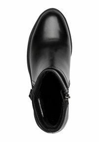 Bottines en cuir noir avec une finition brillante, bout pointu, doublure intérieure et fermeture à glissière sur le côté. Détail de couture subtil.