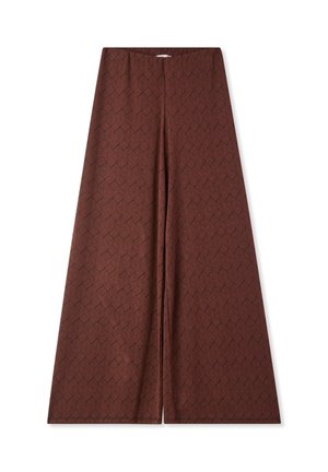 Pantaloni a gamba larga in tessuto marrone con un motivo geometrico a foglie, caratterizzati da una texture morbida e un design a vita alta.