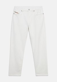 Άσπρο τζιν παντελόνι από denim με ίσια γραμμή. Διαθέτει κλείσιμο με εμπρόσθιο κουμπί, θηλιές για ζώνη και πίσω τσέπη με ετικέτα.