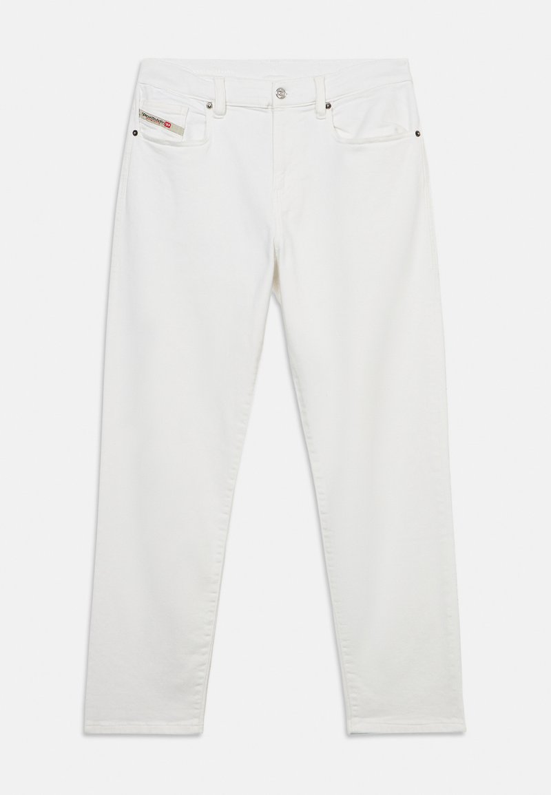 Άσπρο τζιν παντελόνι από denim με ίσια γραμμή. Διαθέτει κλείσιμο με εμπρόσθιο κουμπί, θηλιές για ζώνη και πίσω τσέπη με ετικέτα.