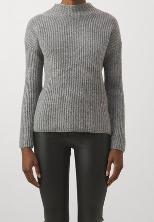 Stickad tröja - grey