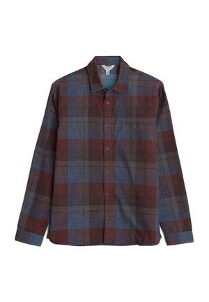 Camisa de manga larga a cuadros en tonos rojos, azules y grises. Presenta un cierre de botones en la parte delantera, cuello puntiagudo y un bolsillo en el pecho. Material de algodón.